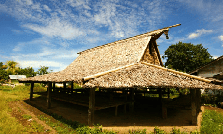 Rumah Adat Sasadu (Maluku Utara)
